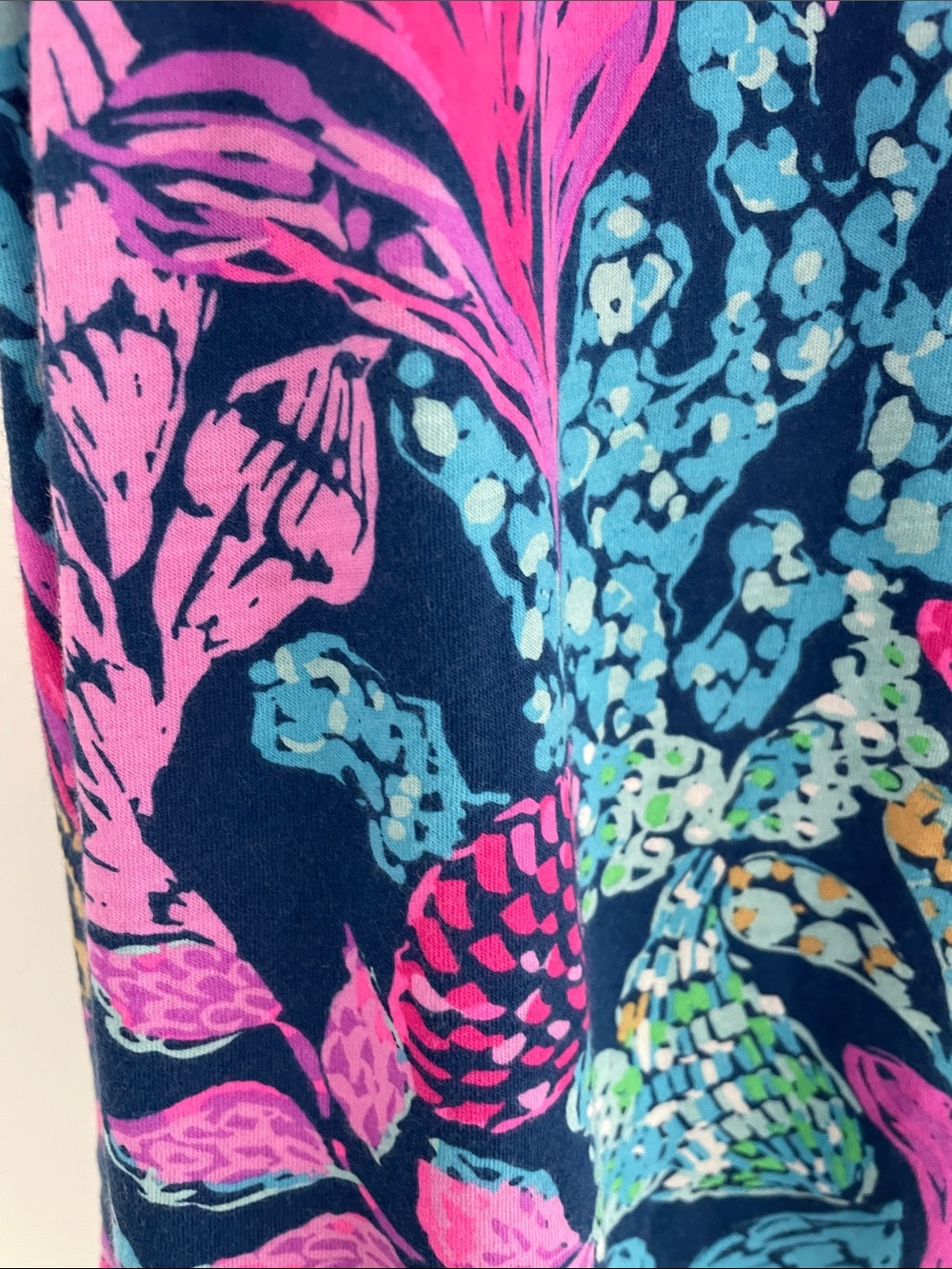 Lilly Pulitzer XL Navy V-Neck Short Sleeve Meredith T shirt - Picture 6 of 9